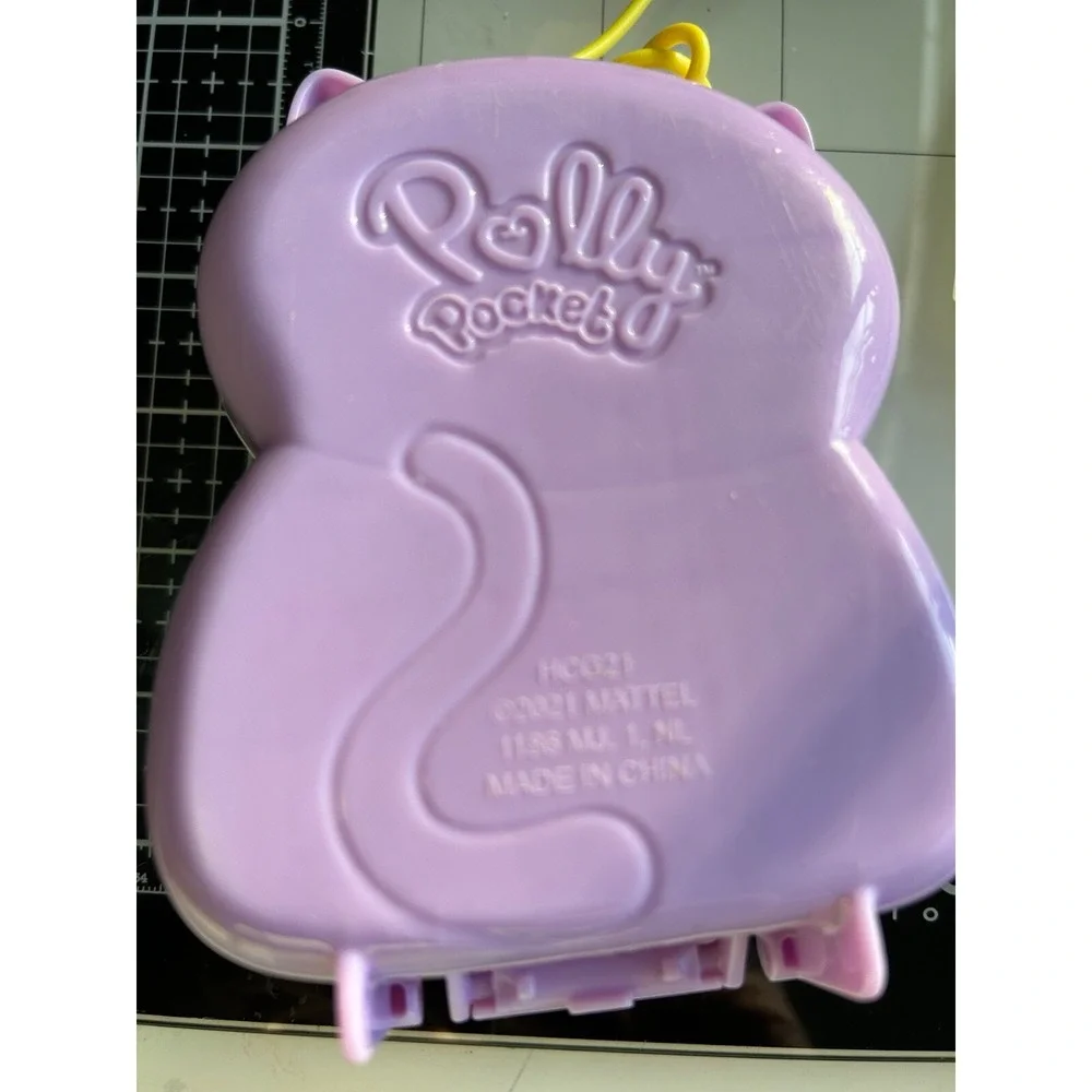 Polly Pocket Sushi Shop Cat Compact, Japanese Sushi-Themed Toys Play Fun
